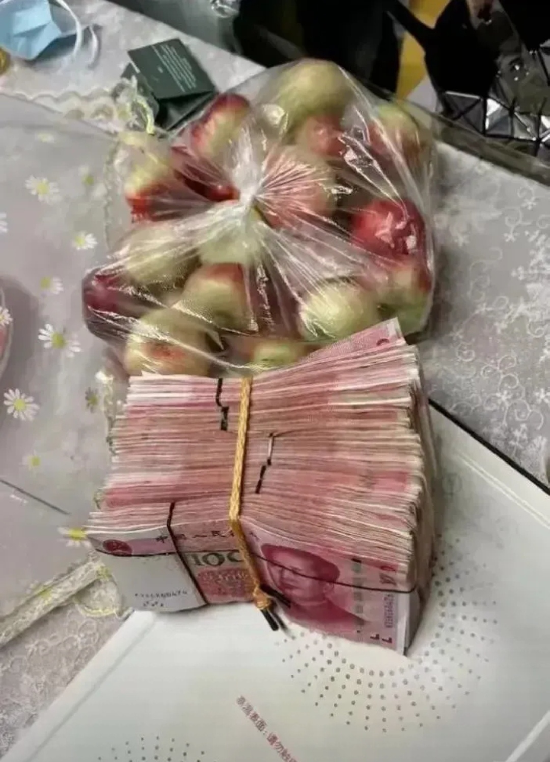 30年都是记账,临了退休时,舅舅只给了我妈5万块,母亲二话不说拿钱就走