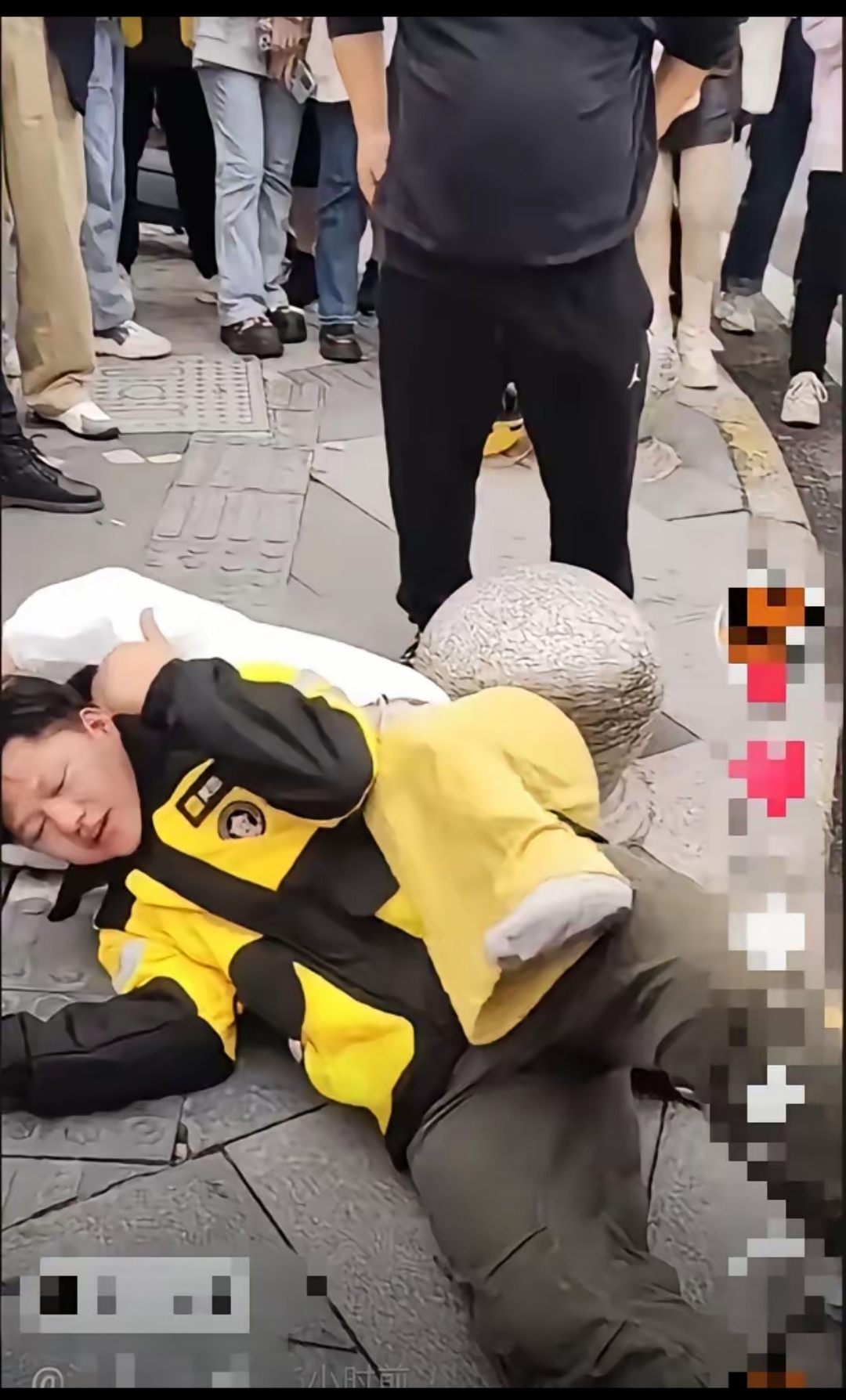 看了都是又气又好笑大腿夹脖子美团外卖打人怎么办打架被女生用腿夹住