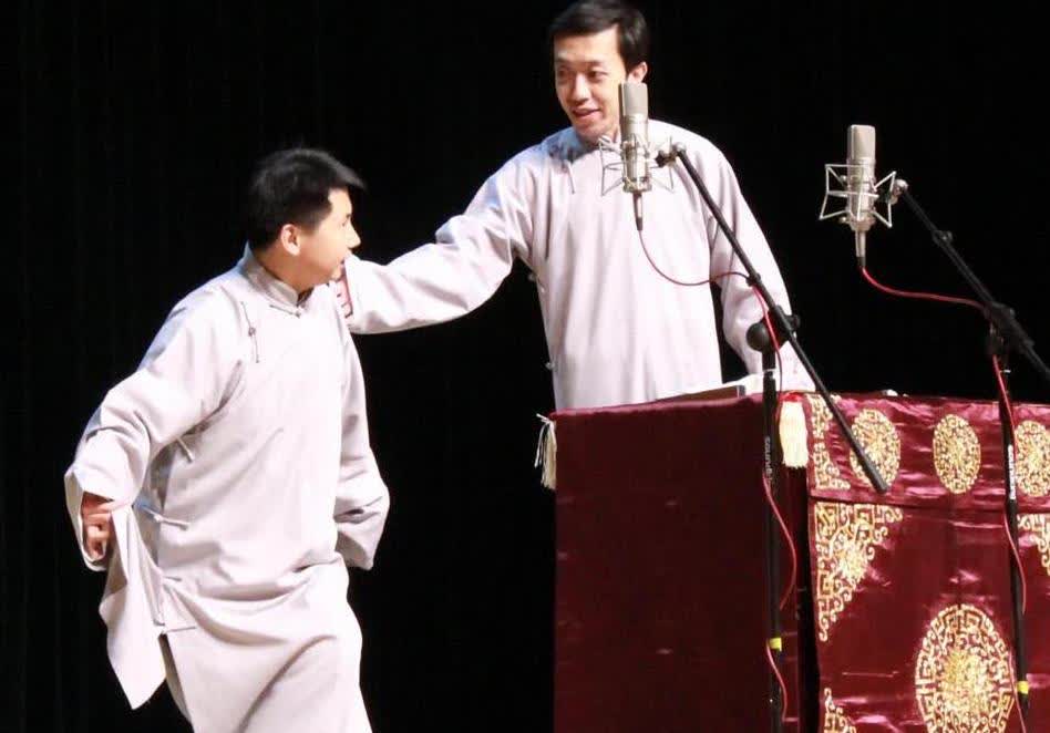 一次,李菁何云伟参加节目,主持人问起他们离开德云社的原因,李菁坦言