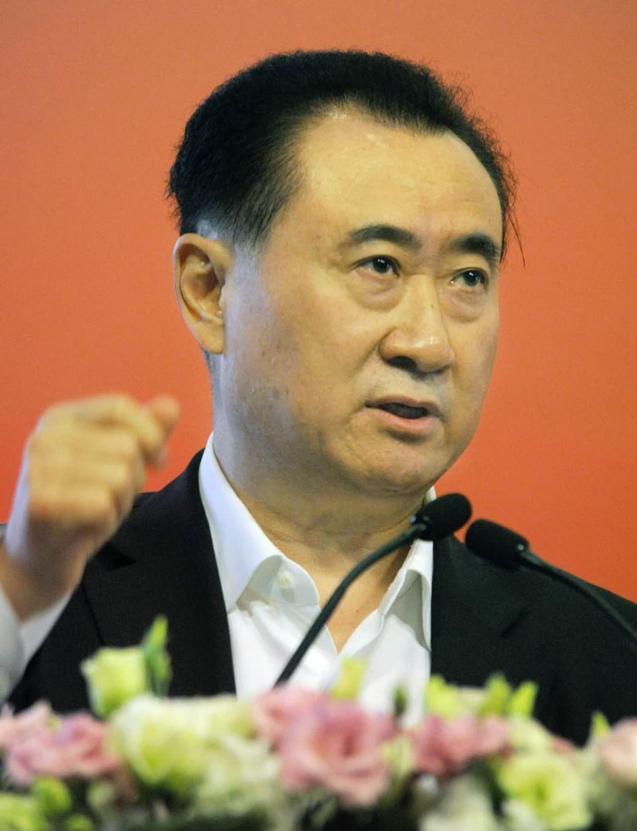 没有在万达负债6000亿濒临破产的时候,趁机转移资产,套现走人