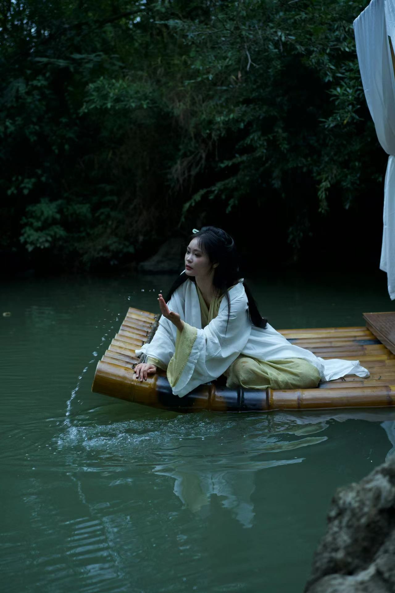 轻轻松松国庆假# 所谓伊人,在水一方,这个地方真的绝美了,就像新白