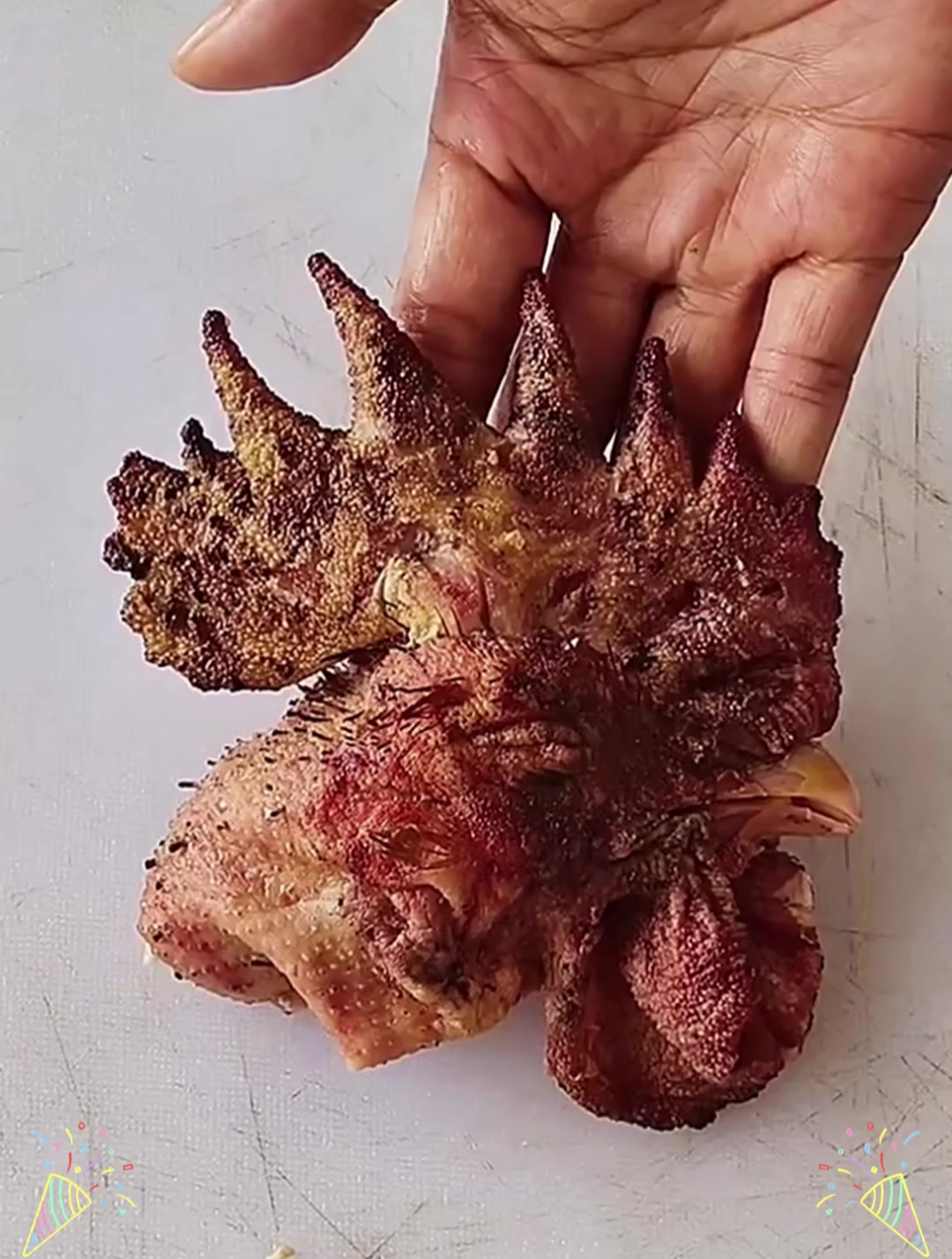 鸡头全是毛,这么恶心还能吃吗?