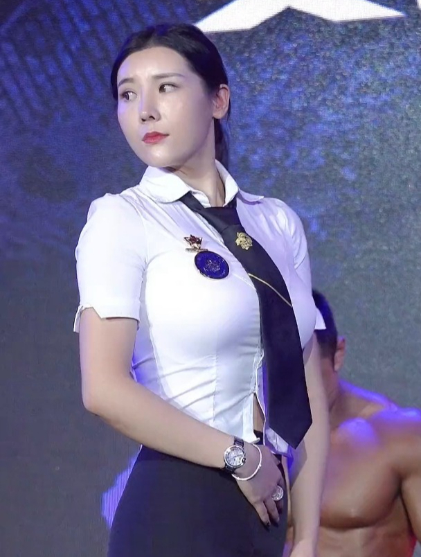 健身裁判刘太阳,温暖治愈,十分大气!