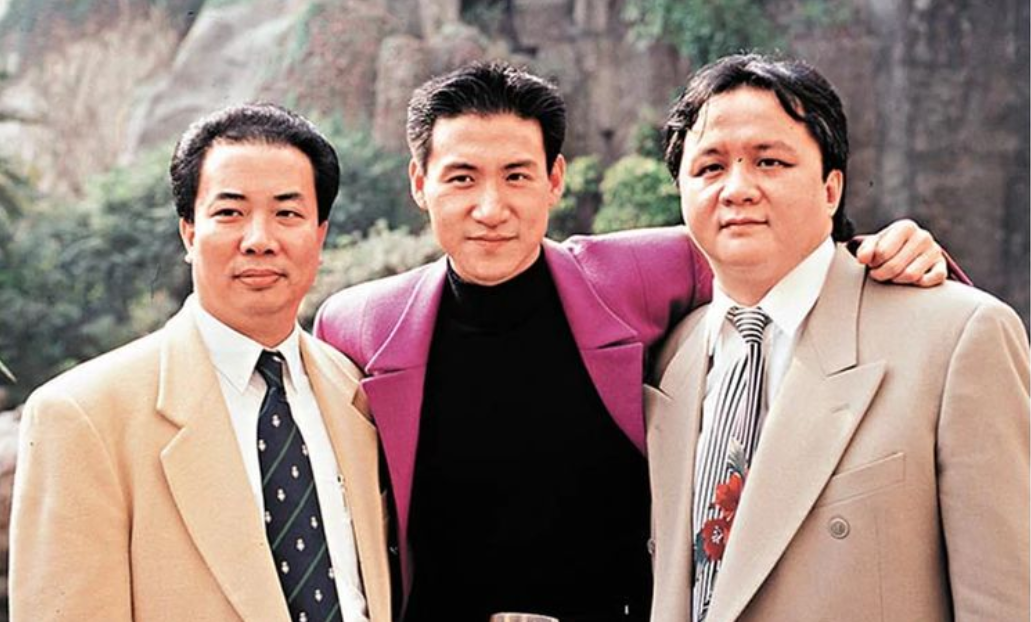 而为了给兄弟报仇,陈耀康直接找了30多人在餐厅围堵