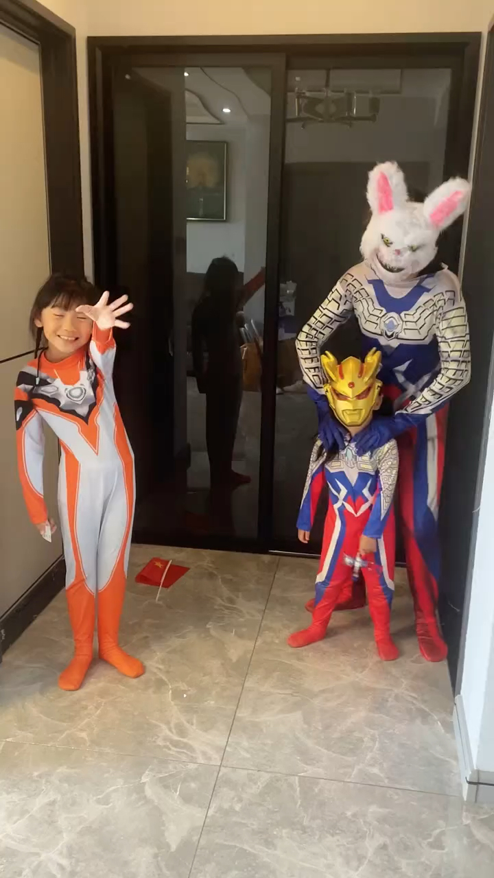 小赛罗奥特曼vs兔子怪!