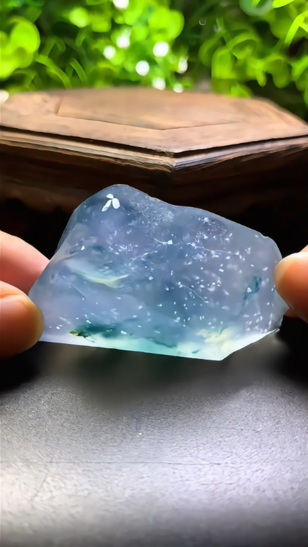 玻璃种雪花棉飘花翡翠