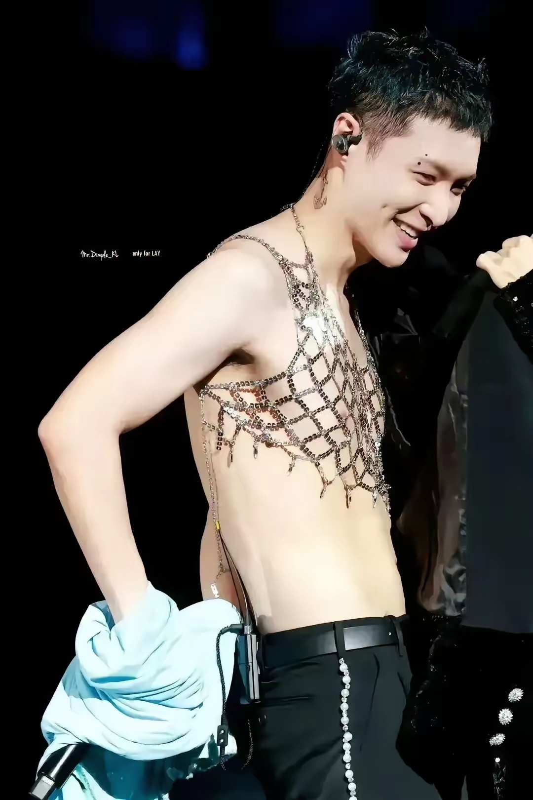 每次演出结束,伴舞老师们总是笑得合不拢嘴,仿佛他们的快乐是无限的