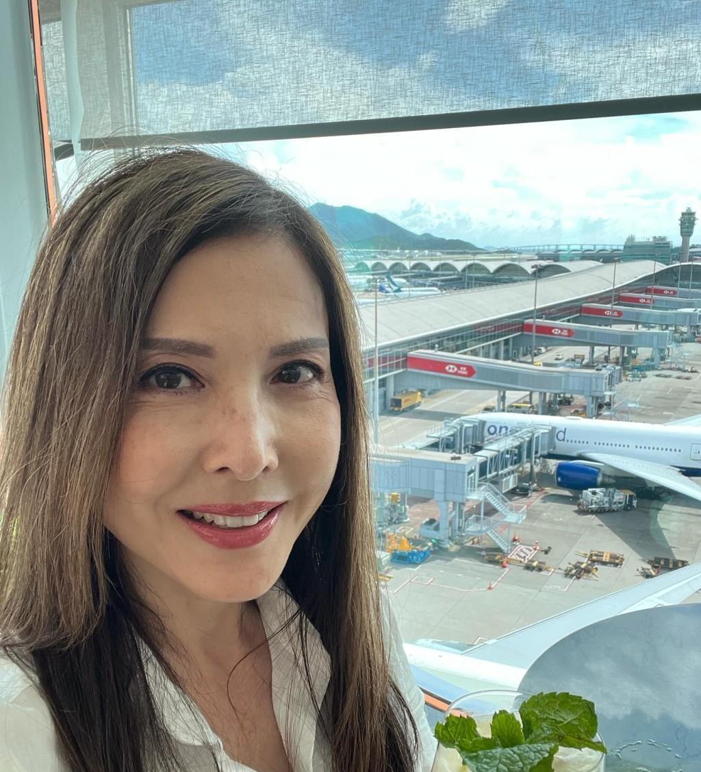 90年代tvb花旦李婉华复出引争议,晒疑似全裸温泉照反击