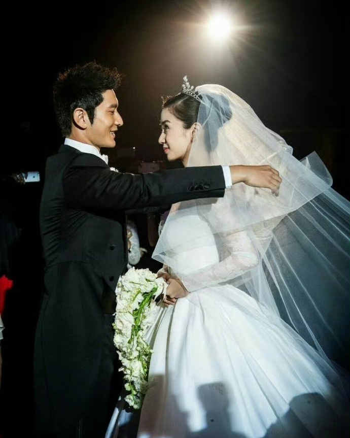 大家都知道黄晓明为杨颖举办了一场世纪婚礼,但那场世纪婚礼背后的