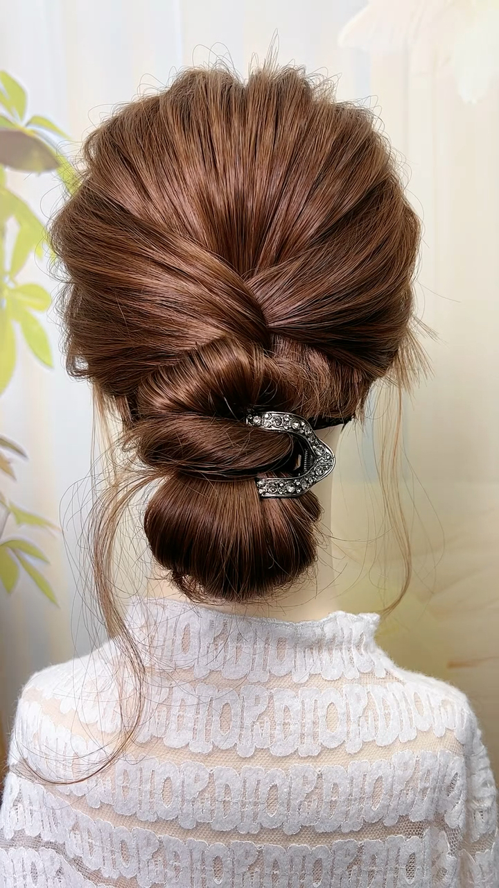 今年秋冬最流行的韩系低盘发