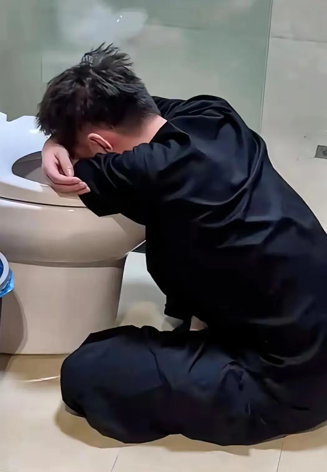我去面试,考官问:祖国是母亲,父亲是谁?