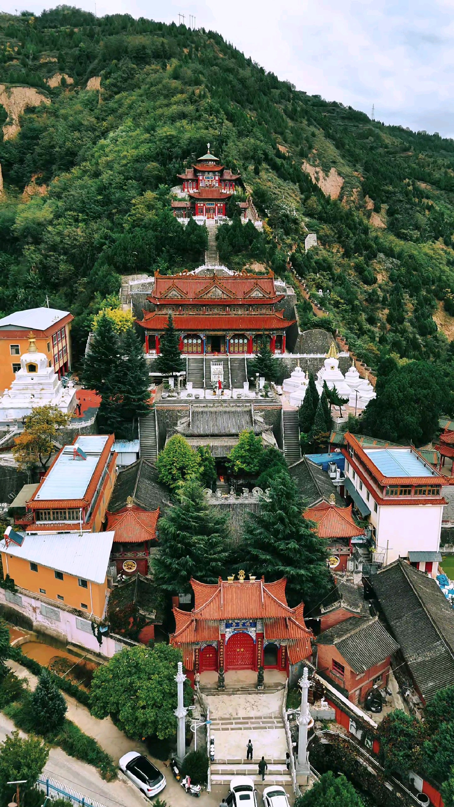 天水炳灵寺,始建于元代,按照山西五台山圆照寺格局修建.