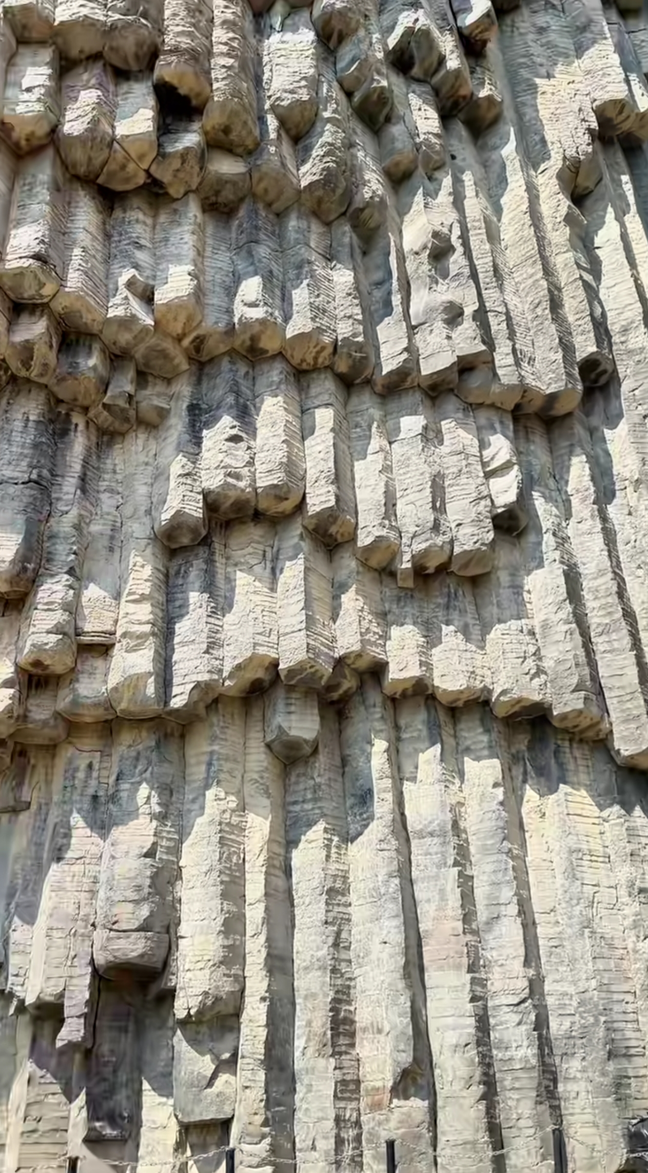 因此一般所称的柱状节 节理节理构造柱状节理节理图片x型节理自然石柱