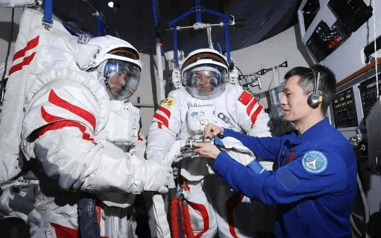 神九对接,精准无误.