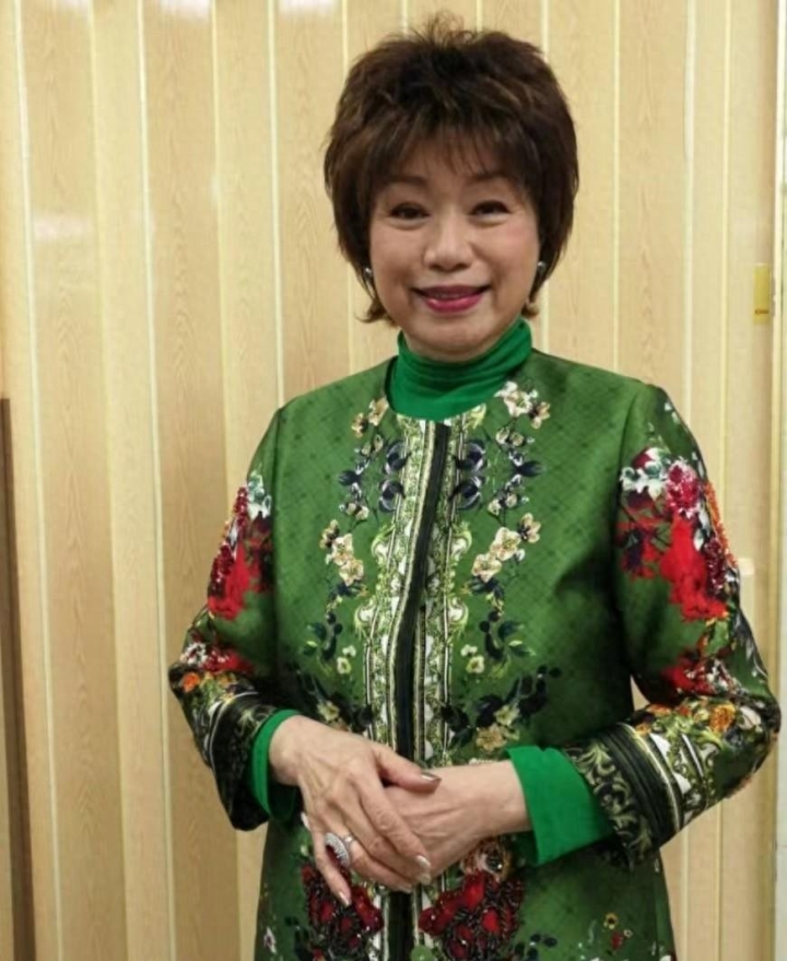 73岁程可为庆生晒照 依然光彩照人却未婚