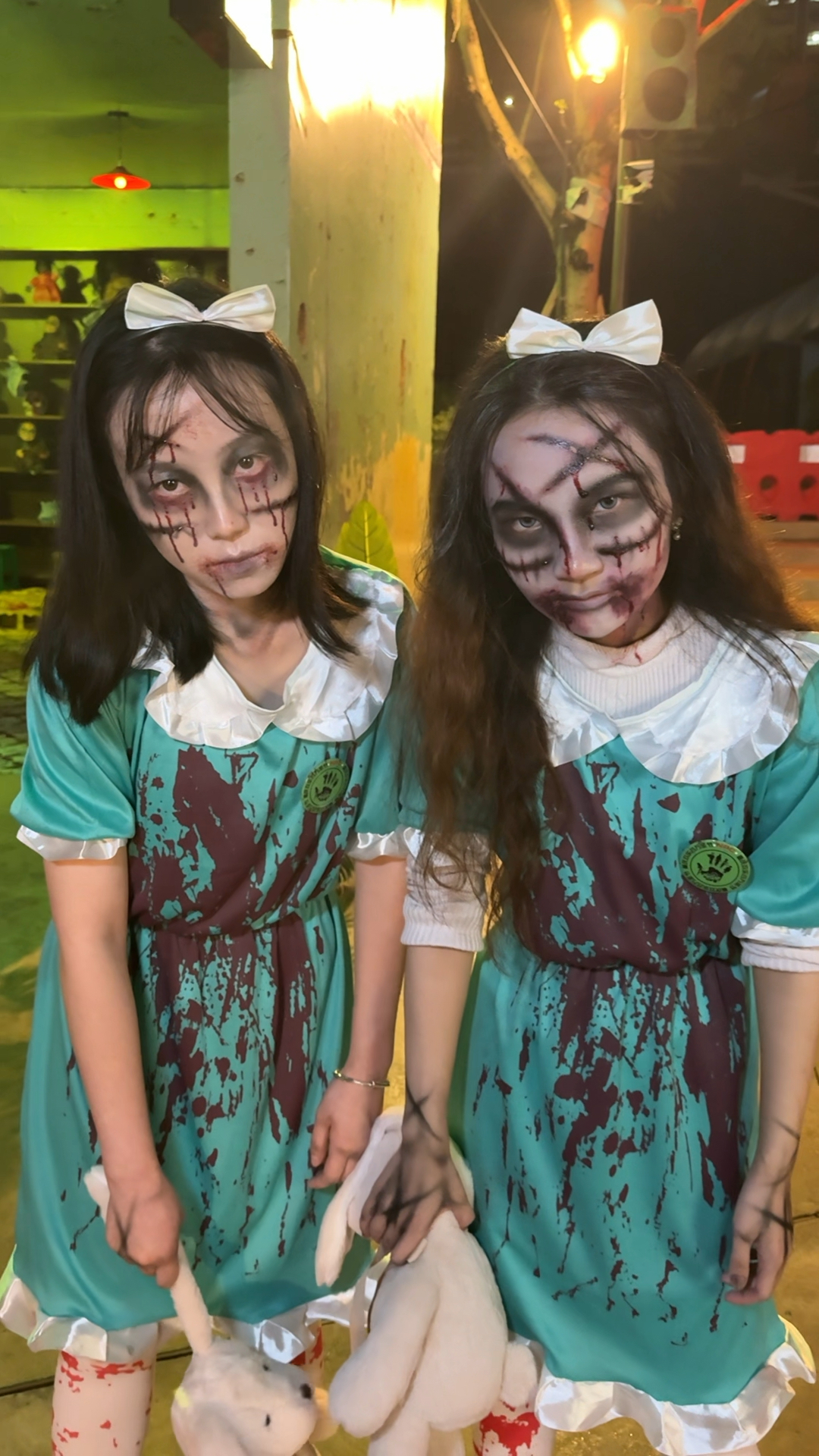 今年的重庆欢乐谷惊奇潮玩节偶遇两只好可爱的僵尸版萝莉