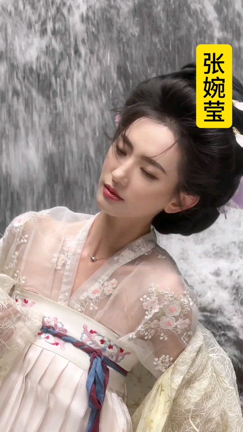 于正红口白牙非说张婉莹长得像李若彤,对比图来了,大家自己看