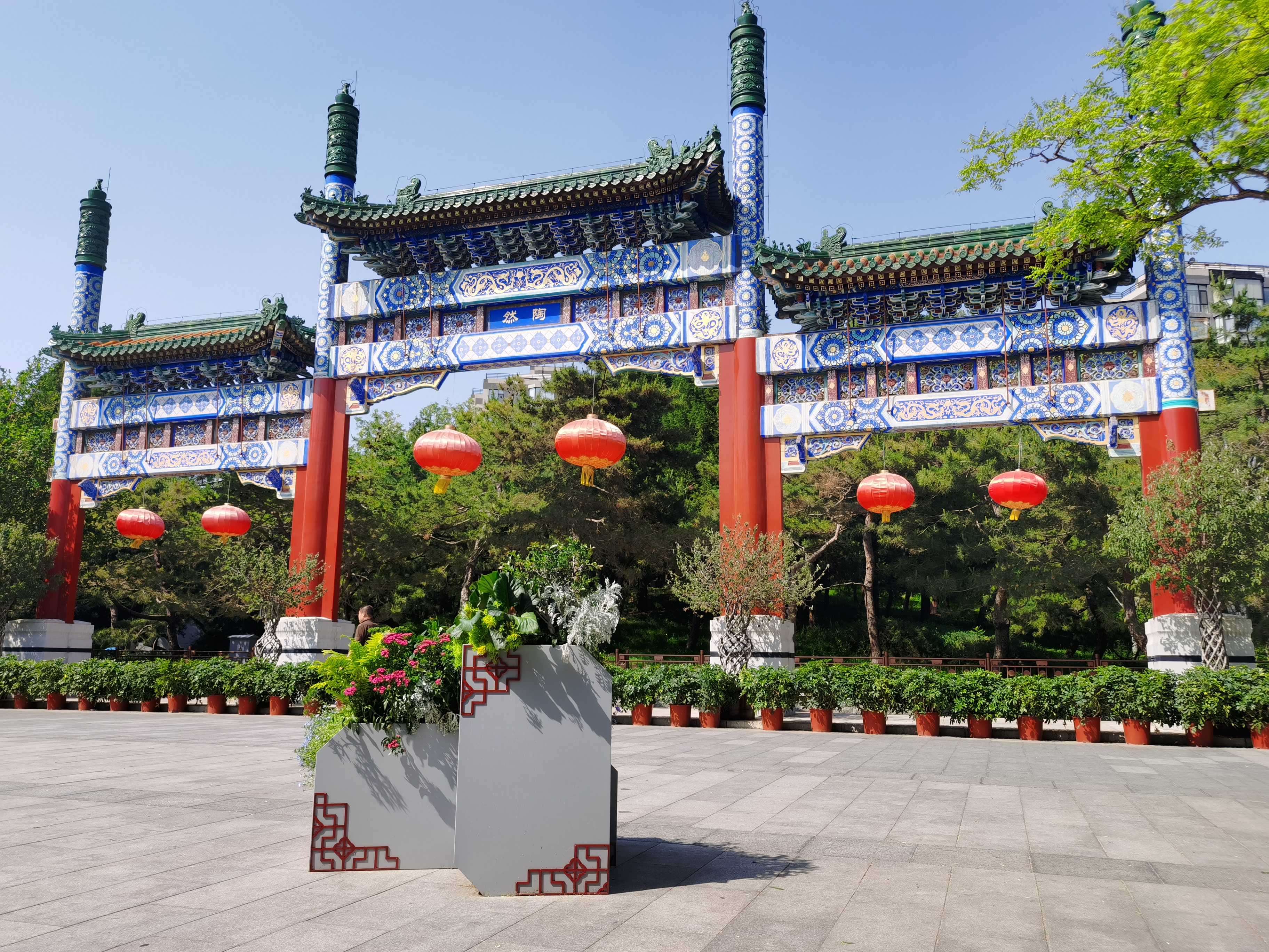 陶然亭公园,位于北京市西城区太平街19号,是一座融古代与现代造园艺术