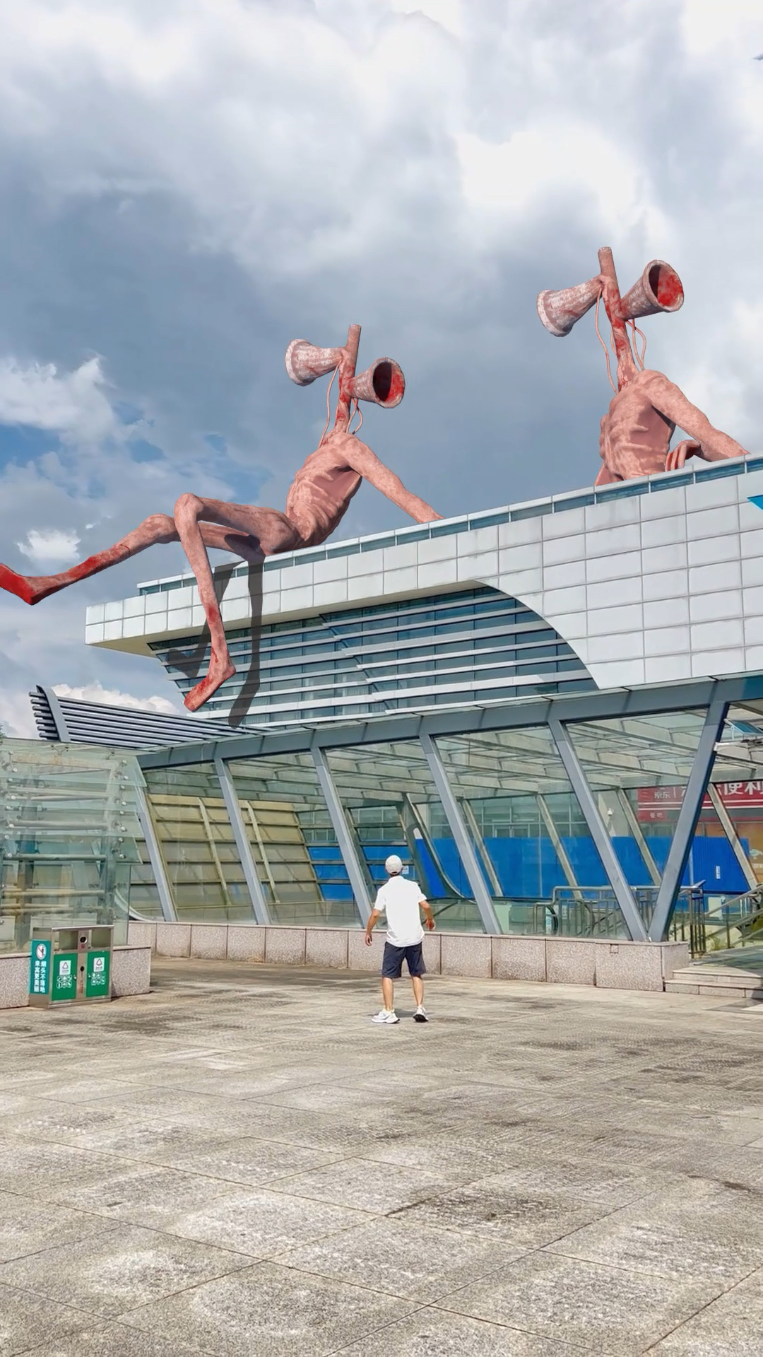 汽笛人来了,快跑.