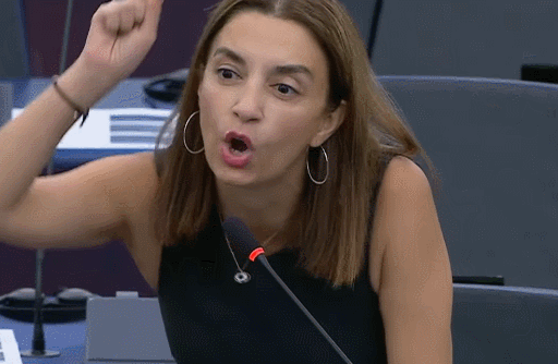 其中妇女儿童占了绝大多数,你倒是谴