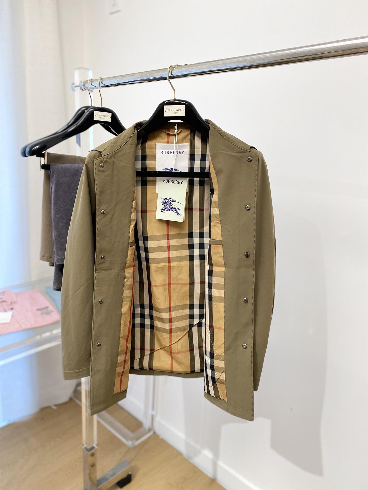 感受!巴宝莉"风衣外套"时尚魅力,简约大气的高级感!