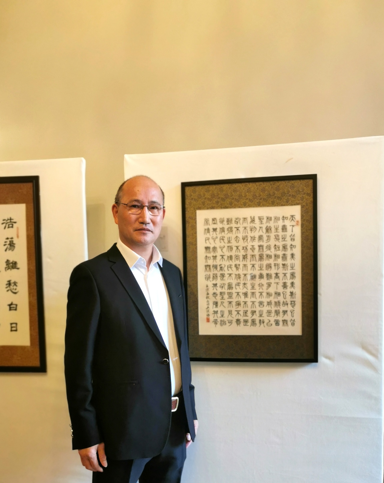 欧洲中国书法家协会会员,中法书画社常委副社长,温州鹿城区书法家协会