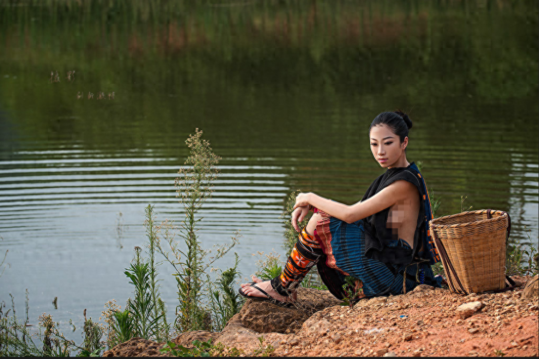 白裤瑶族女生夏季服装图片