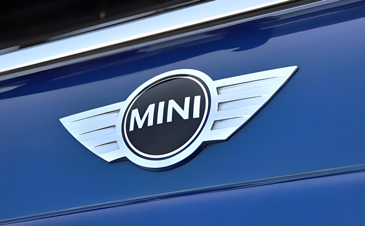 上市仅3月,纯电版mini开启官降,最低14.88万起,能讨好年轻人?