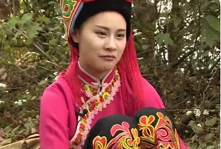 回顾"变形计"杨馥宇:从"夜店女王"转变为乖巧少女,现状如何