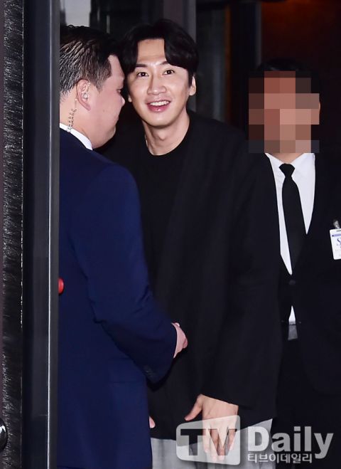 曹世镐婚礼聚齐半个韩娱圈!gd,金钟国,李光洙,刘在锡