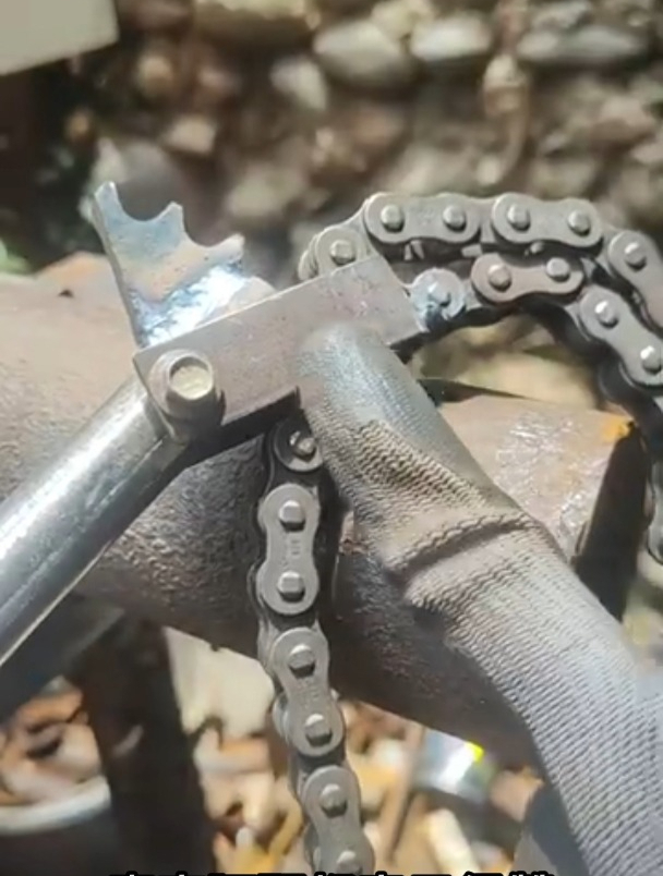 用链条制作的活动扳手,真的太好用了