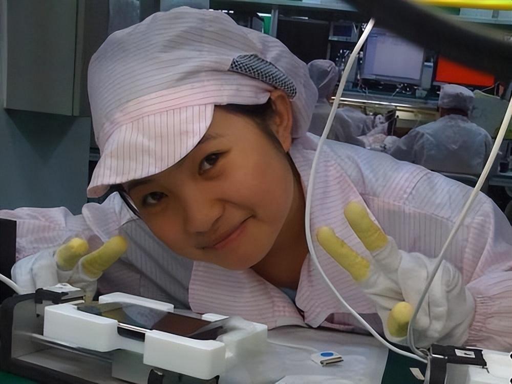 纪实:打工妹王来春,专"抢"富士康生意赚1800亿,大方分二哥一半