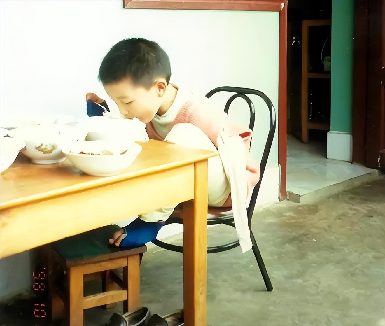 纪实:杨孟衡:6岁因意外失去双手,逆袭高考状元,用脚赢得开挂人生!