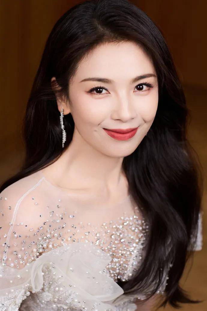 46岁刘涛穿透视白裙美爆了!