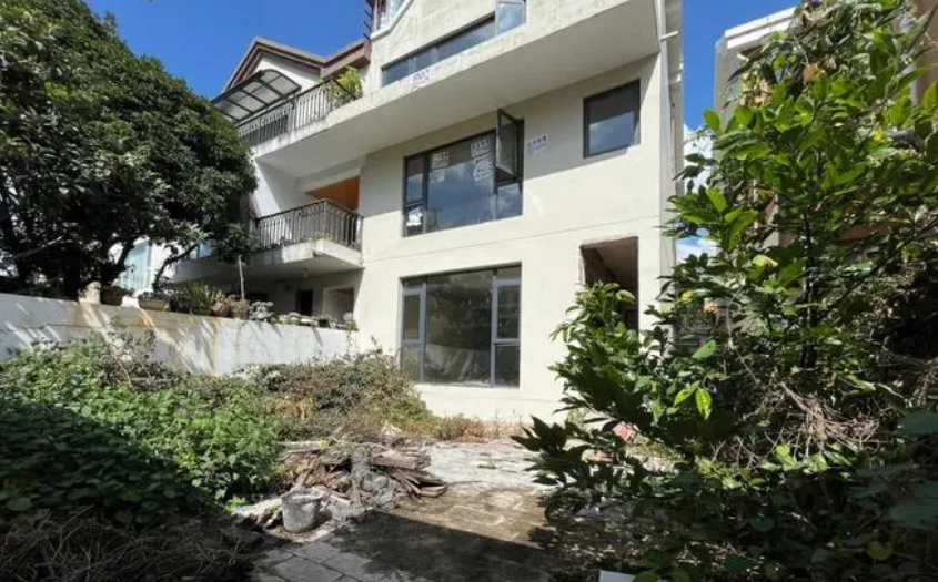 纪实:贵州灭门杀人犯逃匿多年,转头就当城管局长,住300平米别墅