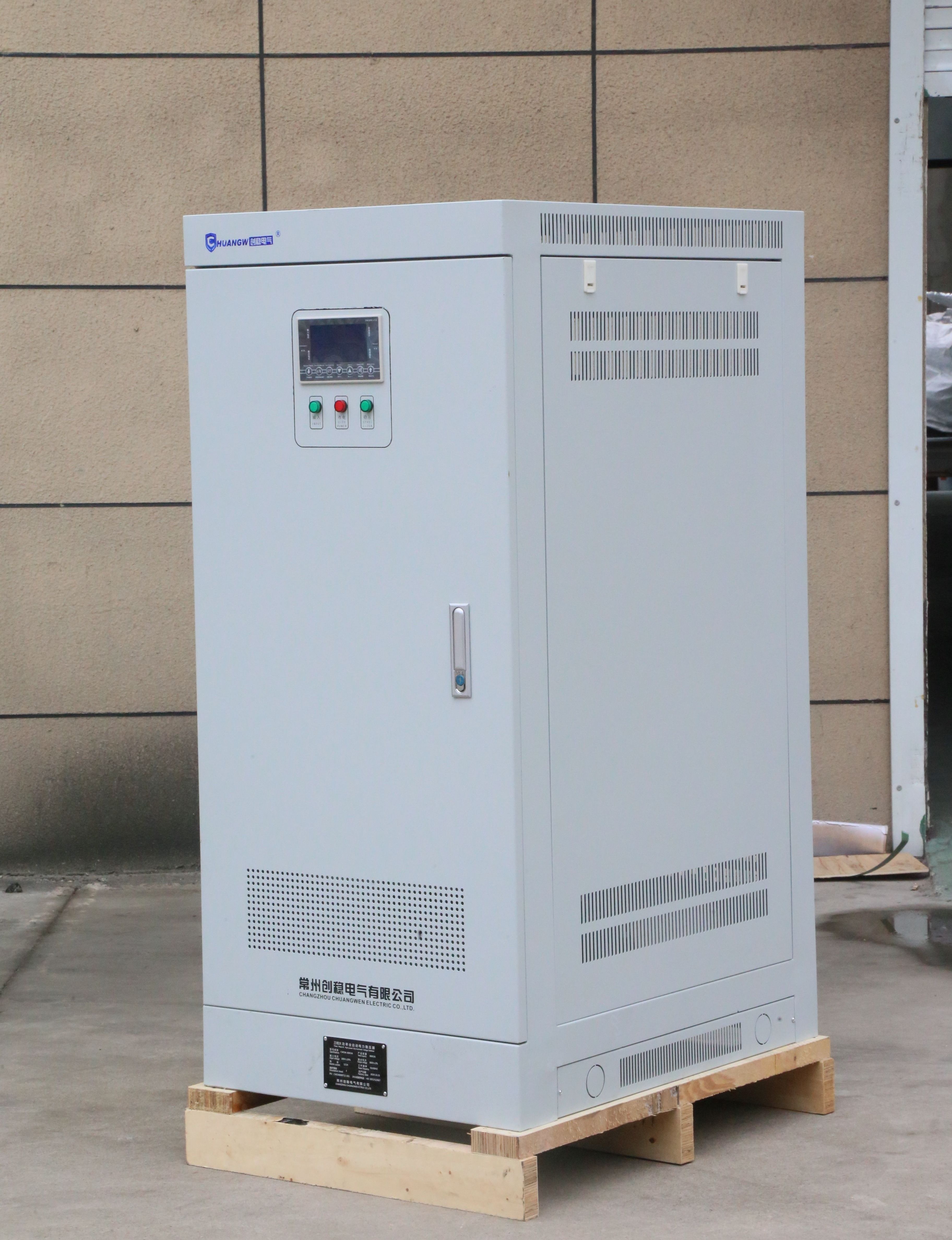 线性稳压器通过将多余的电压转化为热能来稳定输出电压,因此效率相对