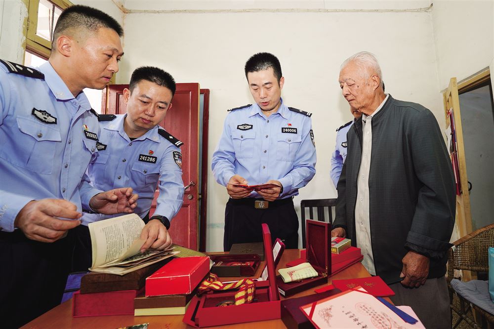苏州吴江退休民警金润元:不为名利不怕吃苦,多为老百姓办实事