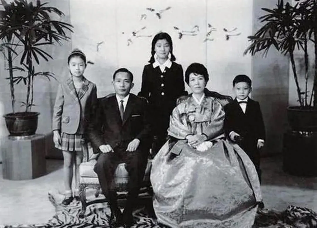 人物关系 朴正熙家族与韩国政治:朴正熙掌权时期对儿子朴志晚寄予厚望