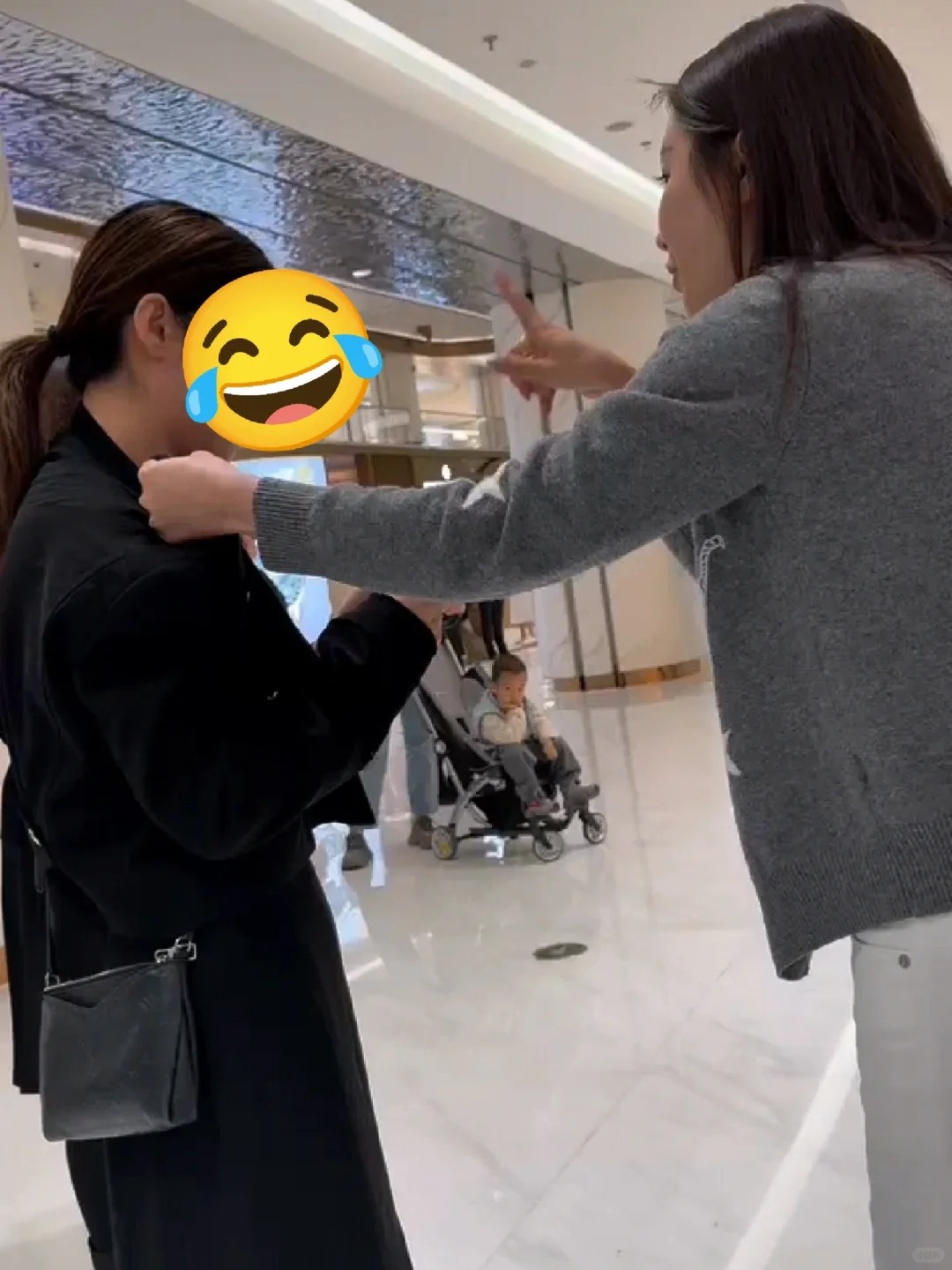 lv柜姐被原配揪衣领后续已离职旧照曝光店长也被控诉当三