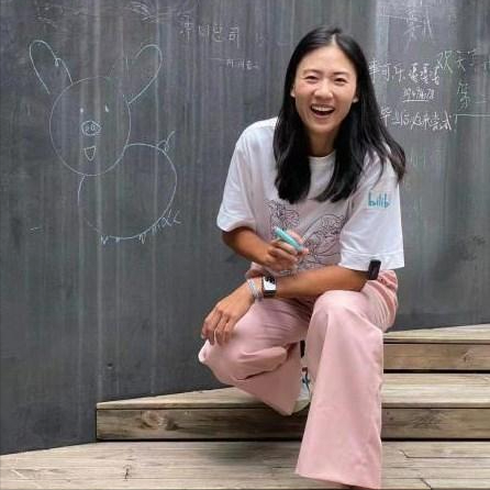 昔日的泳坛一哥张琳,牵手排球女神薛晨,如今发福转型当解说员