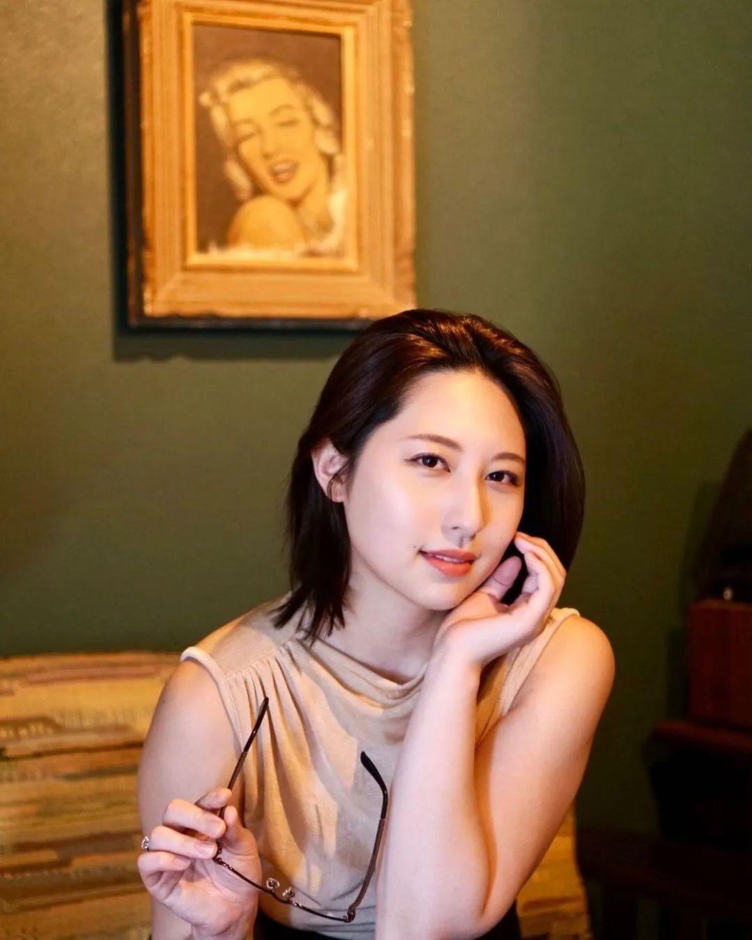 羽田野栞:身高168cm,完美身材,女团成员到知性御姐的华丽蜕变