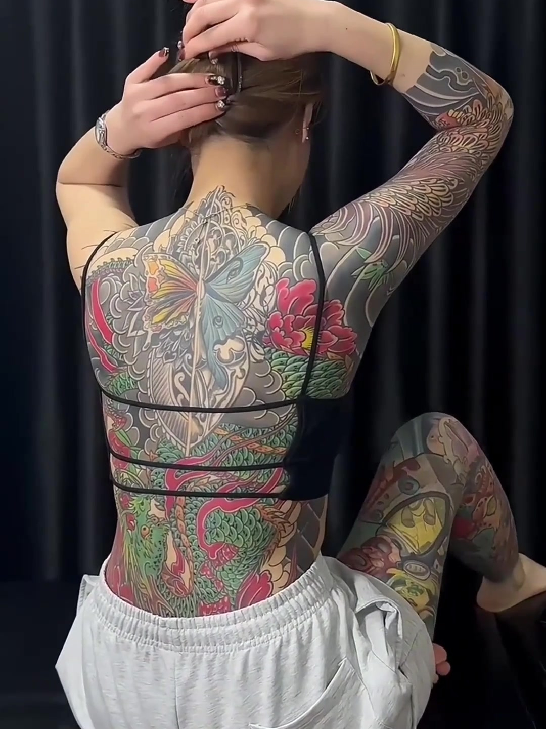 女孩说有了纹身,才配做大哥的女人,网友:这个社会怎么了!