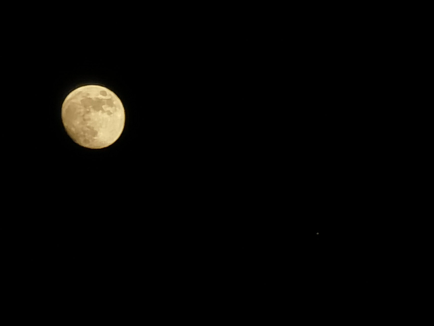 夜观星象,只见月明星稀,还真看不出什么迹象!