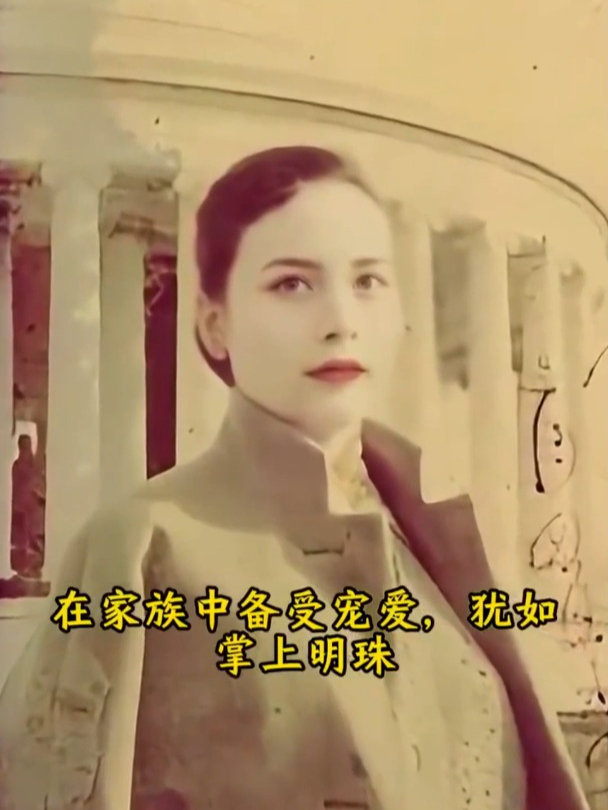 蒋孝章是蒋经国的唯一女儿,中俄混血拥有精致五官,备受宠爱