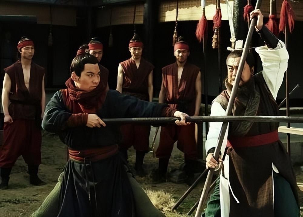 卢俊义喝下毒酒后还有一线生机,一直忠心于他的燕青为何不相救?