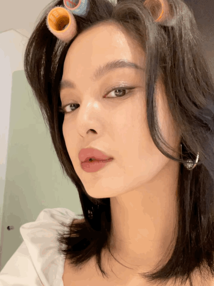 辛芷蕾的嘴唇,10年前竟是这样,薄薄的,和现在完全不同!