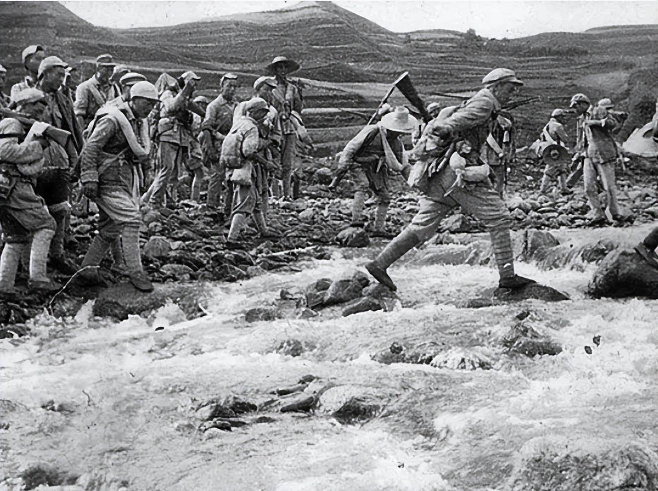 一上将不服粟裕,饶书记当众狠批,粟裕却劝道:拳头是给敌人的