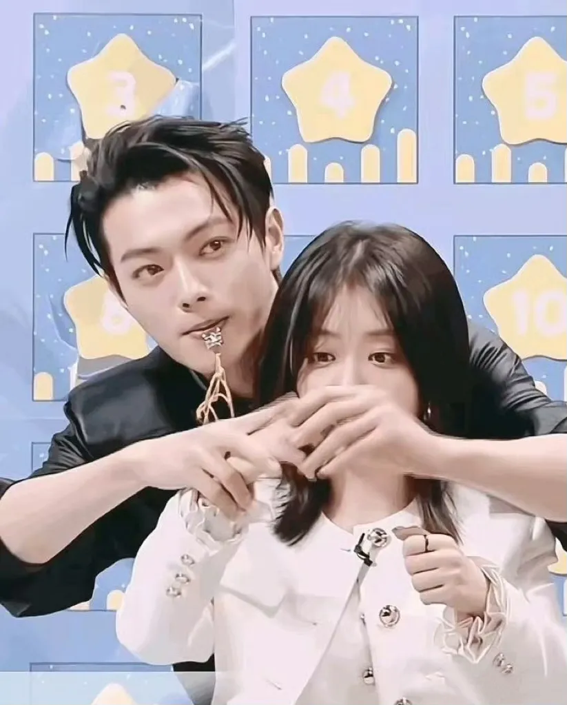 许凯探班谭松韵照片谭松韵许凯情侣装许凯谭松韵照片许凯谭松韵综艺