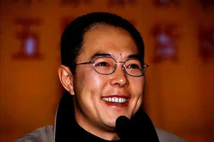 技术生成张铁林曾演《还珠格格》走红,后爆出丰富情史和私生子事件