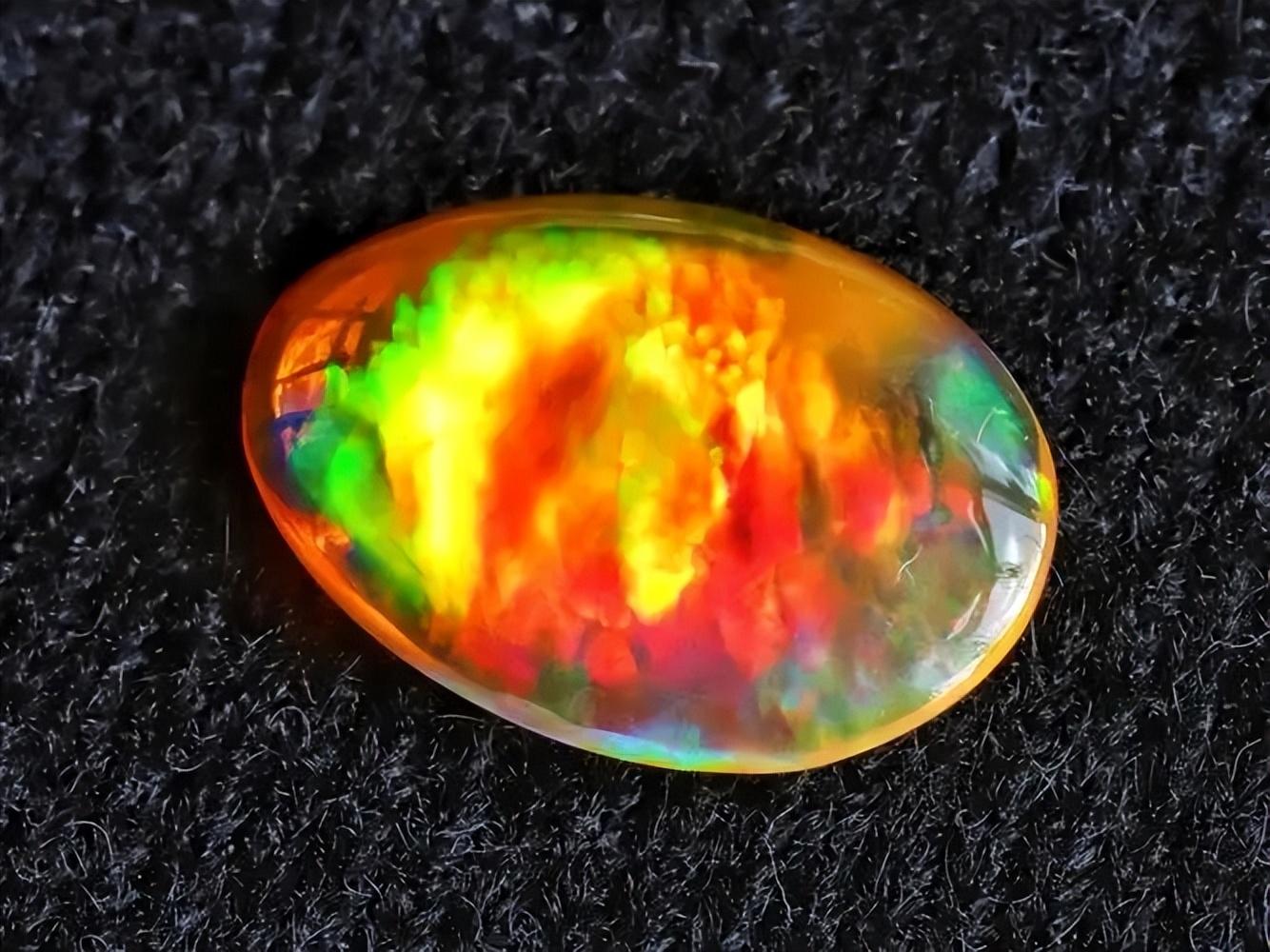 澳大利亚国石欧泊:炫彩照亮人生路